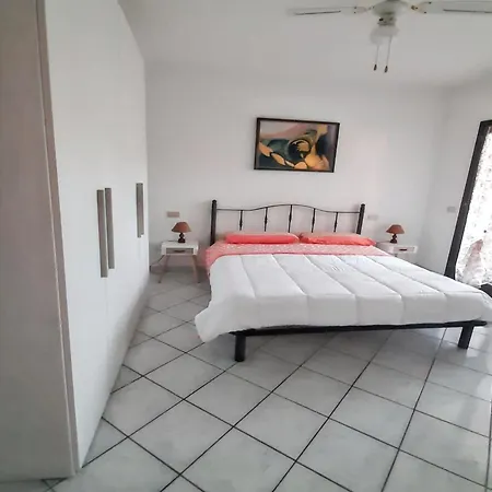 Cozy With Sea View In - 80 M² * Ольбія