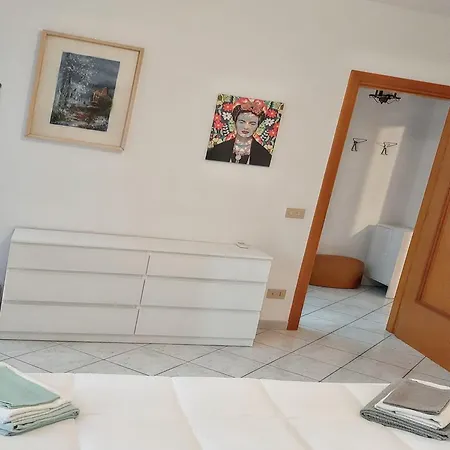 Cozy With Sea View In - 80 M² Апартаменти Ольбія